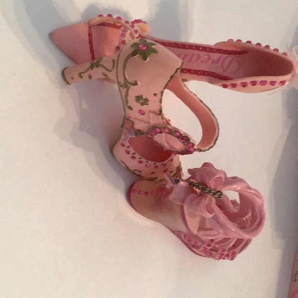 Breast Awareness high heels and shoe boxes - Picture 8 of 13